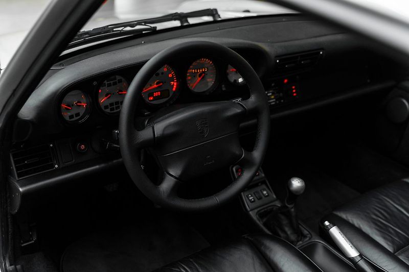 Porsche 911 Turbo - fotka 12 z 35