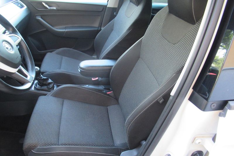 Škoda Rapid 1.2 TSi AUT. KLIMA TEMPOMAT - fotka 13 z 17