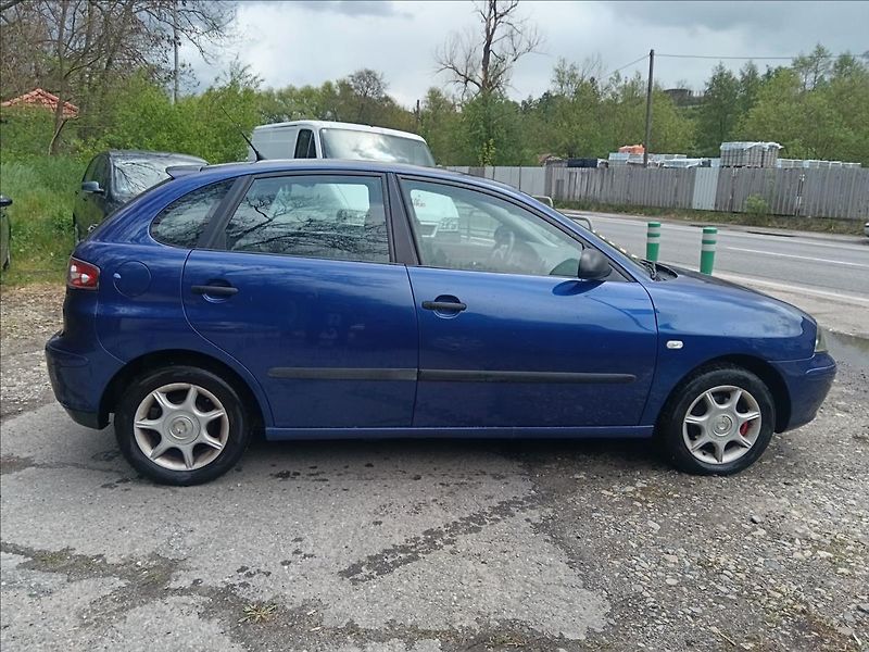 Seat Ibiza 1,9 SDi  Stella - fotka 14 z 23
