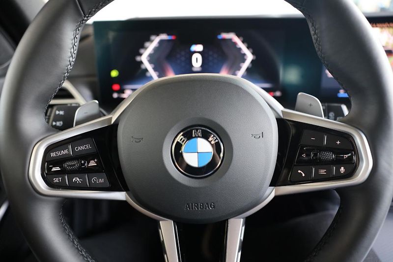 BMW Řada 3 330i xDrive Touring - fotka 21 z 21