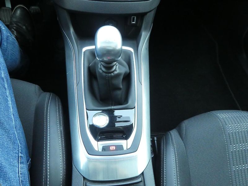 Peugeot 308 (2019) SW ALLURE 1.5 BlueHDi 130 MAN6 - fotka 23 z 27