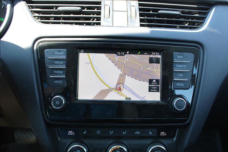 Škoda Octavia 1,6 TDi  DSG,STLYLE,SERVISKA - fotka 24 z 37
