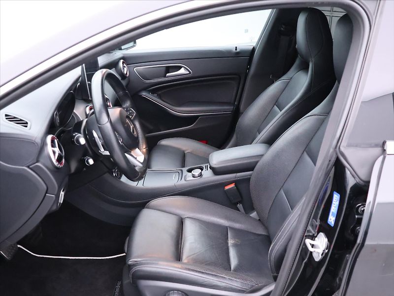 Mercedes-Benz CLA 2,0 250 160kW 4M AMG Sport SB - fotka 12 z 39