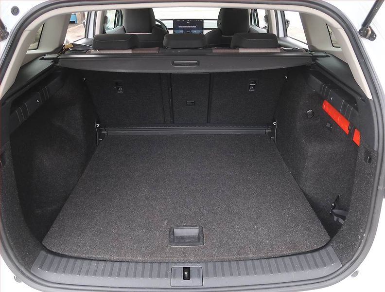 Škoda Enyaq (2021) Suite iV 60 (62 kWh), SoH 91% - fotka 14 z 23