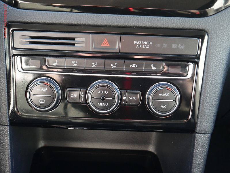 Volkswagen Golf Sportsvan (2015) 2.0TDi, Highline, bixen, TZ - fotka 15 z 21