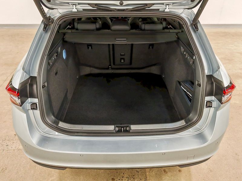 Škoda Superb (2025) Combi 2.0 TSI 195 kW DSG 4x4 S - fotka 33 z 36