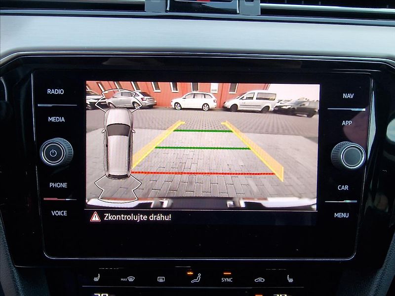 Volkswagen Passat 2.0TDI 147kW 4MOTION DSG Eleg - fotka 26 z 50