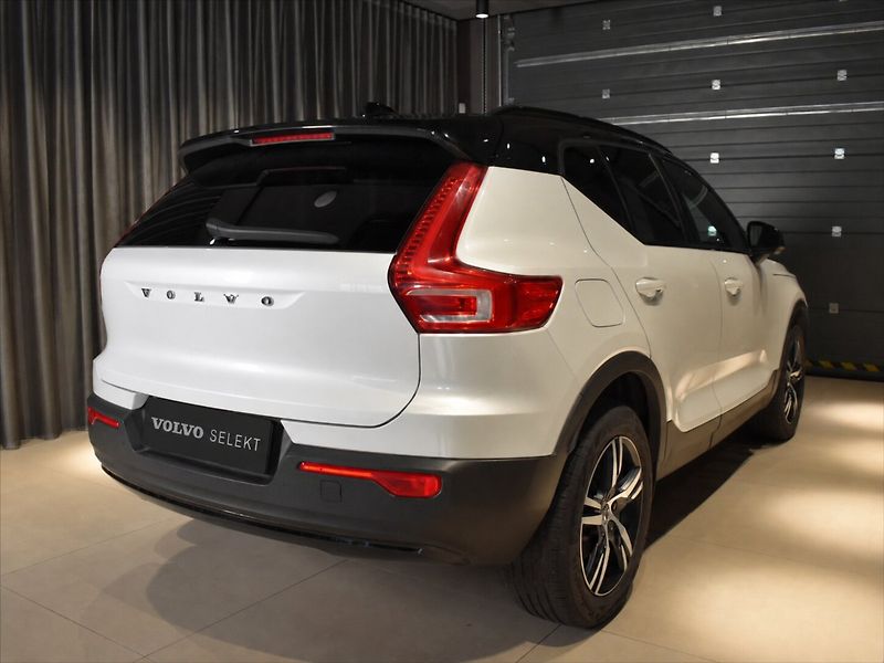 Volvo XC40 2,0 B4 AWD R-design BLIS - fotka 4 z 25