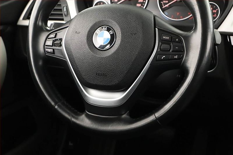 BMW Řada 4 (2019) Sport Line 418i, Automat - fotka 14 z 16