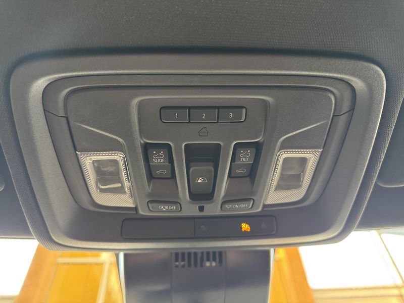 Chevrolet Silverado High Country 6,2 V8 + LPG - fotka 49 z 57