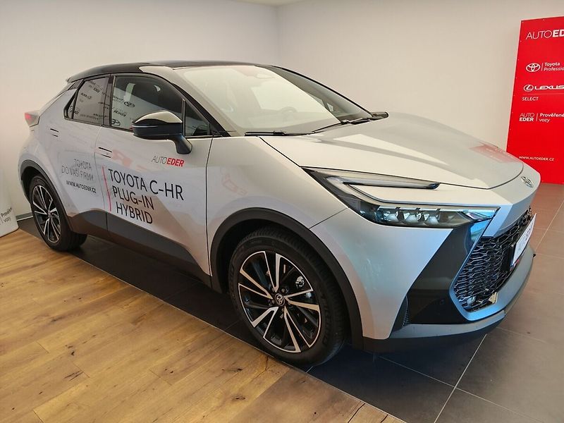 Toyota C-HR 2.0 Plug - in Hybrid ( 220k ) - fotka 3 z 37