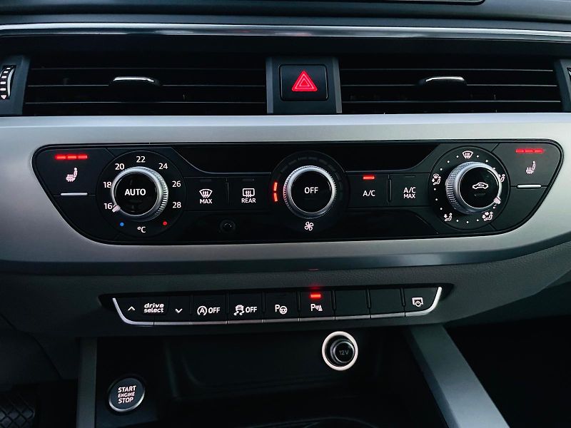 Audi A5 2.0i 140KW AUT KAMERY VÝHŘEV - fotka 44 z 52