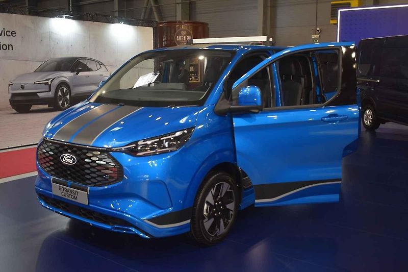 V halách výstaviště v Letňanech si návštěvníci můžou docela dobře udělat obrázek o nabídce elektromobilů v současnosti