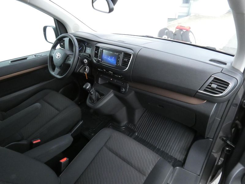 Toyota ProAce (2017) 2.0 D-4D 110KW 8-MÍST - fotka 22 z 30
