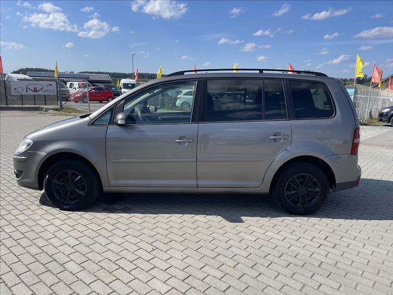Volkswagen Touran 1,9 TDi 77kw 6rychlostí Klimat - fotka 31 z 35