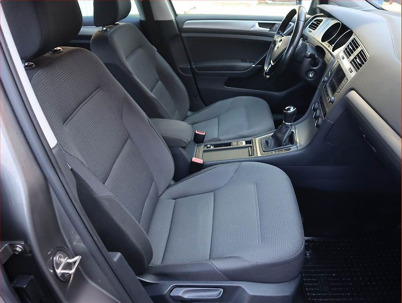 Volkswagen Golf (2015) 1.6 TDI, Serv.kniha, Tempomat - fotka 9 z 20