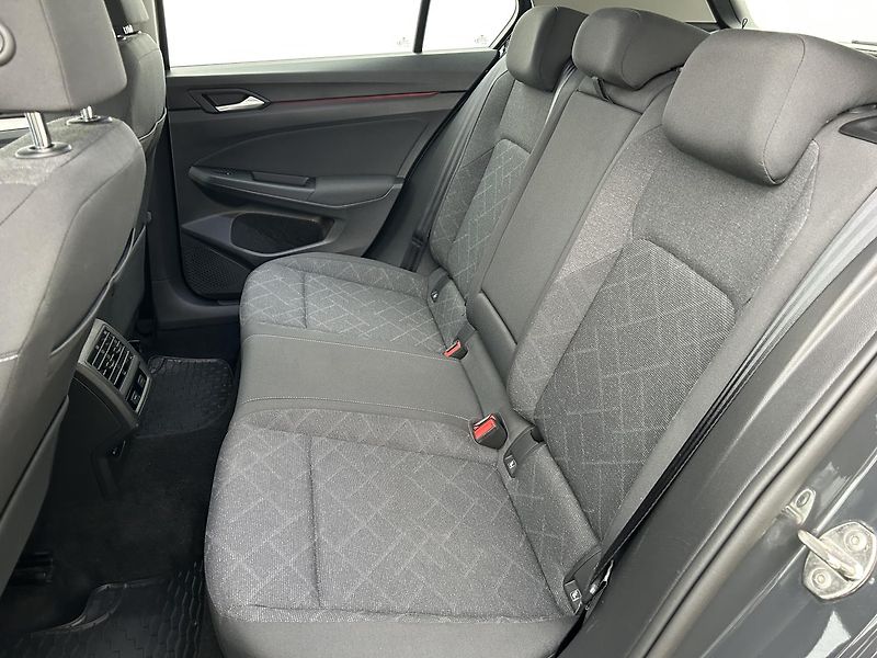 Volkswagen Golf 1.5 TSI LIFE - fotka 11 z 26