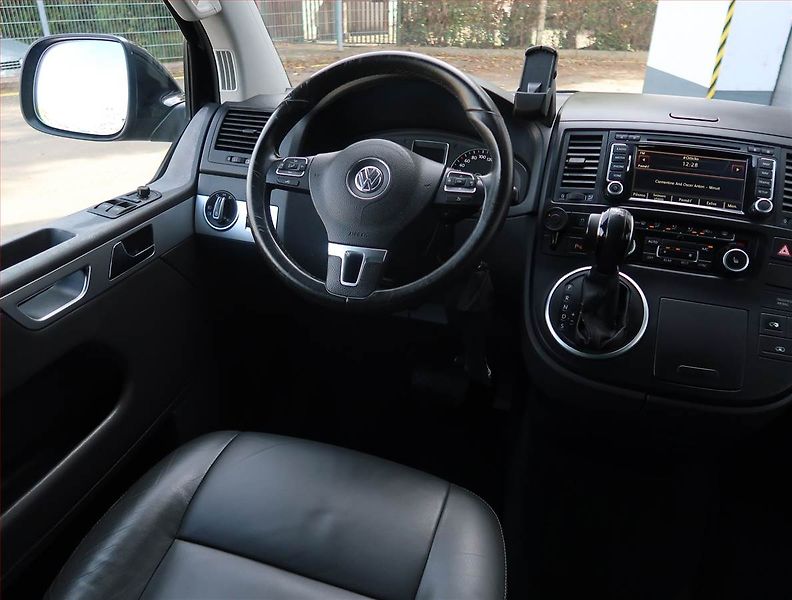 Volkswagen Multivan (2013) Highline 2.0 TDI, 1Maj - fotka 7 z 22
