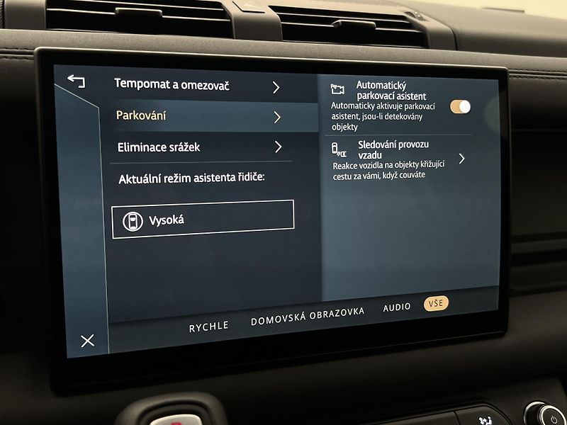 Land Rover Defender D250 SE X-DYNAMIC CZ 1. maj. - fotka 37 z 44