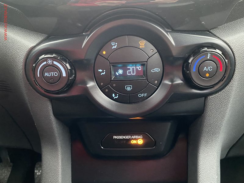 Ford EcoSport (2014) 1.0EB, Titanium - fotka 15 z 17
