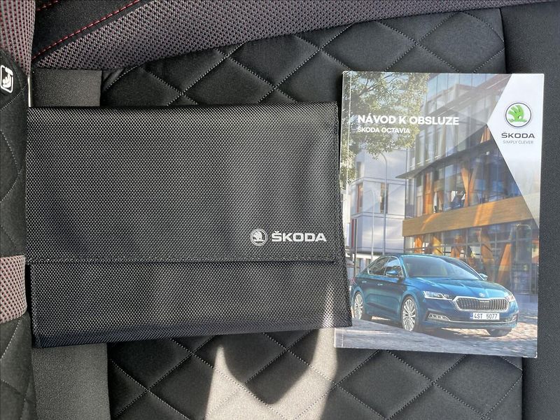 Škoda Octavia 2,0 TDI 4x4 DSG Combi RS TAŽNÉ - fotka 18 z 22