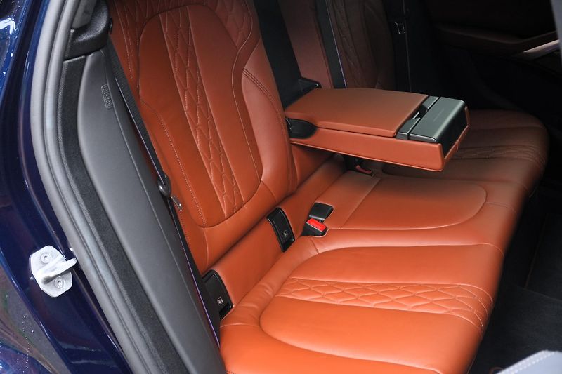 BMW X6 40i xDrive, ČR, Masáž, Webasto - fotka 42 z 44