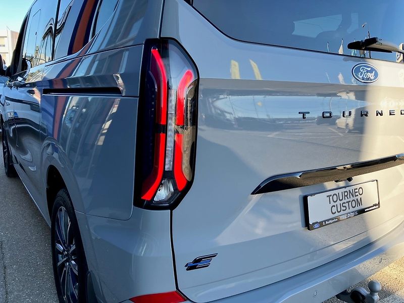 Ford Tourneo Custom (2025) Titanium X L1, Tourneo, 64 kWh - fotka 25 z 28