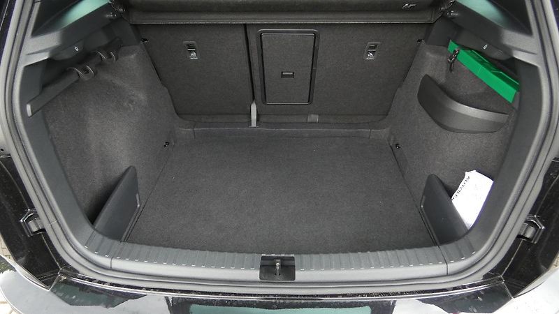 Škoda Karoq 1,5 TSI DSG Sportline - fotka 21 z 23