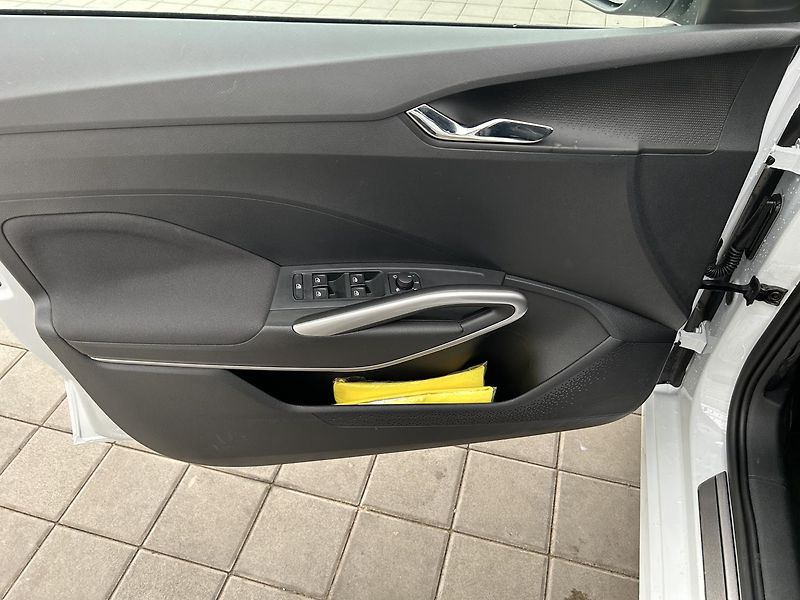 Škoda Fabia 1.0 TSI Top selection - fotka 6 z 24