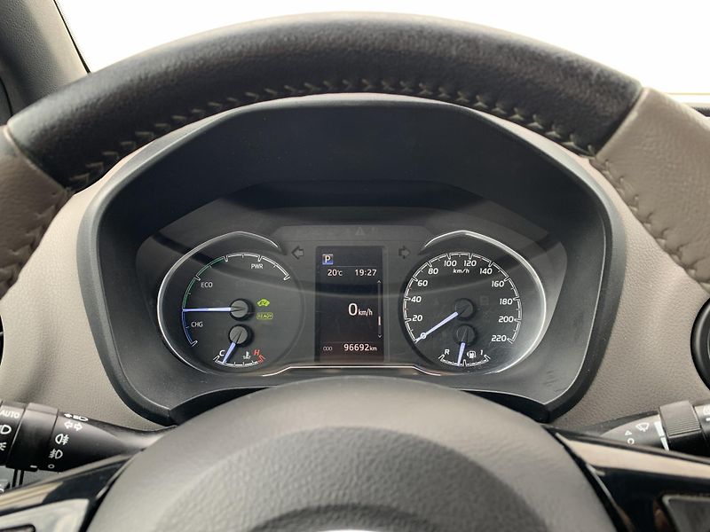 Toyota Yaris SELECTION 1.5 HYBRID 74kW - fotka 19 z 25