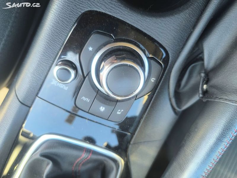 Mazda 3 20i,KRÁSNÁ,100KM,SERVISKA,1MAJ - fotka 17 z 27
