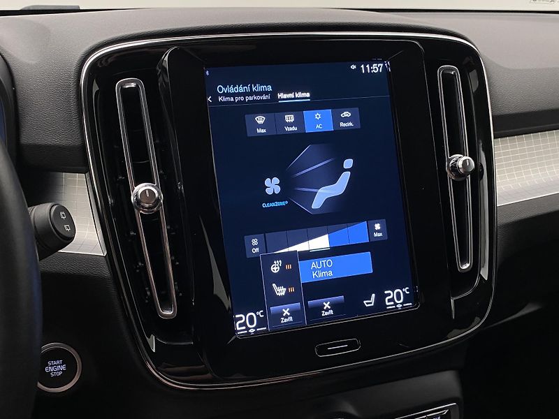 Volvo XC40 T3 MOMENTUM AUT REZERVACE - fotka 39 z 43
