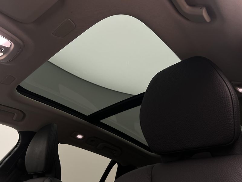 Volvo V60 B4 PLUS DARK AUT 1.maj. - fotka 19 z 45