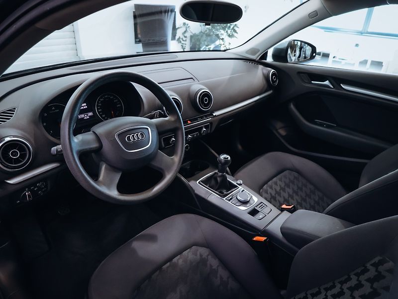 Audi A3 1.6TDI 85kW - fotka 8 z 32