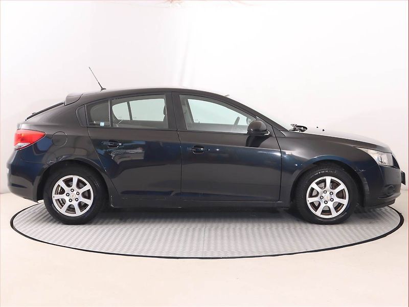 Chevrolet Cruze (2012) 2.0 VCDi, Automat, Serv.kniha - fotka 6 z 17