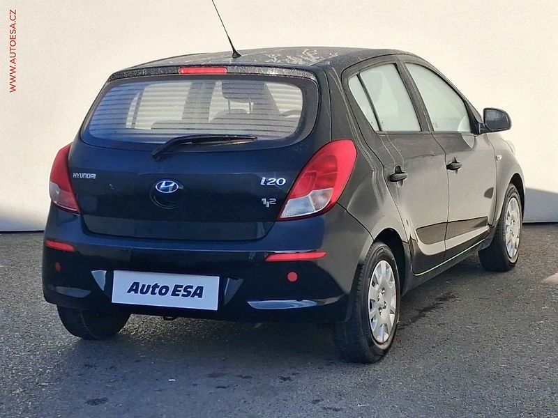 Hyundai i20 (2014) 1.2 i, Fifa WorldCup, AC, - fotka 4 z 15