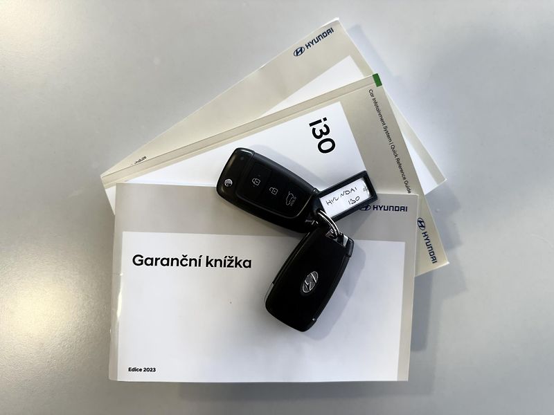 Hyundai i30 1,5 T-GDI DCT Smart Automat ČR - fotka 36 z 40
