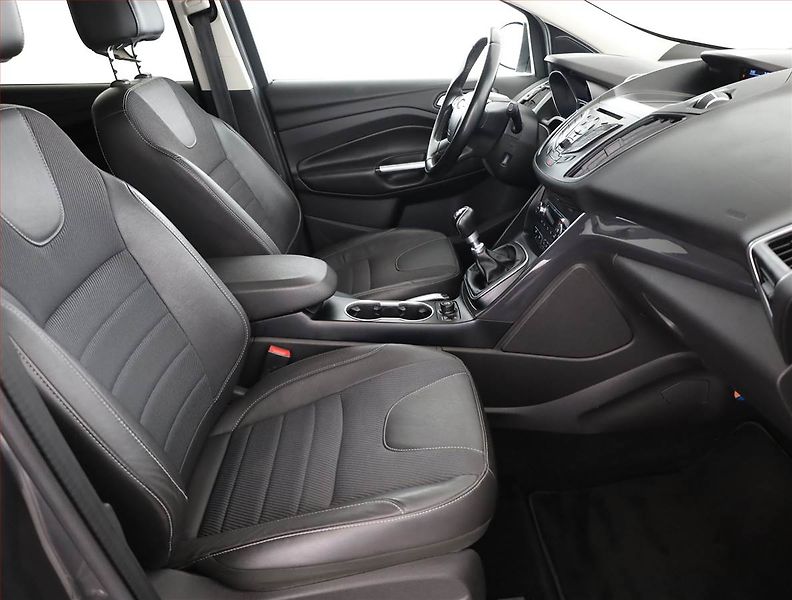 Ford Kuga (2013) 1.6 EcoBoost, Xenony, Tempomat - fotka 7 z 15