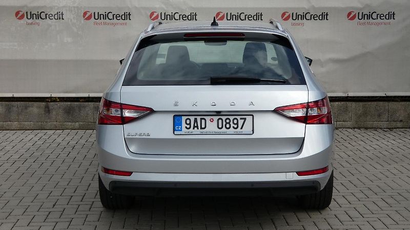 Škoda Superb Combi 2,0 TDI DSG Style - fotka 4 z 24