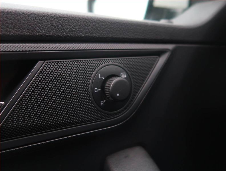 Škoda Fabia (2016) 1.2 TSI, Serv.kniha - fotka 18 z 19