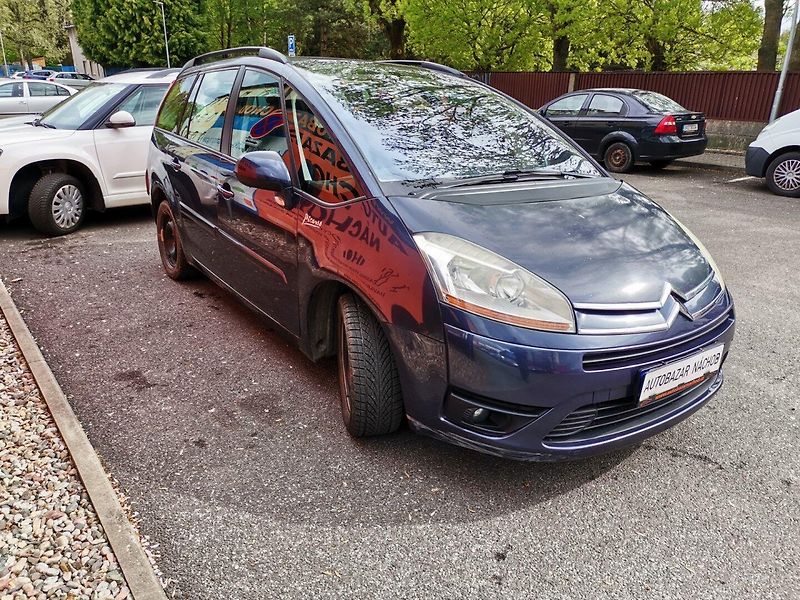 Citroën C4 Picasso (2009) 2.0HDi 100kw Automat 7míst - fotka 8 z 28