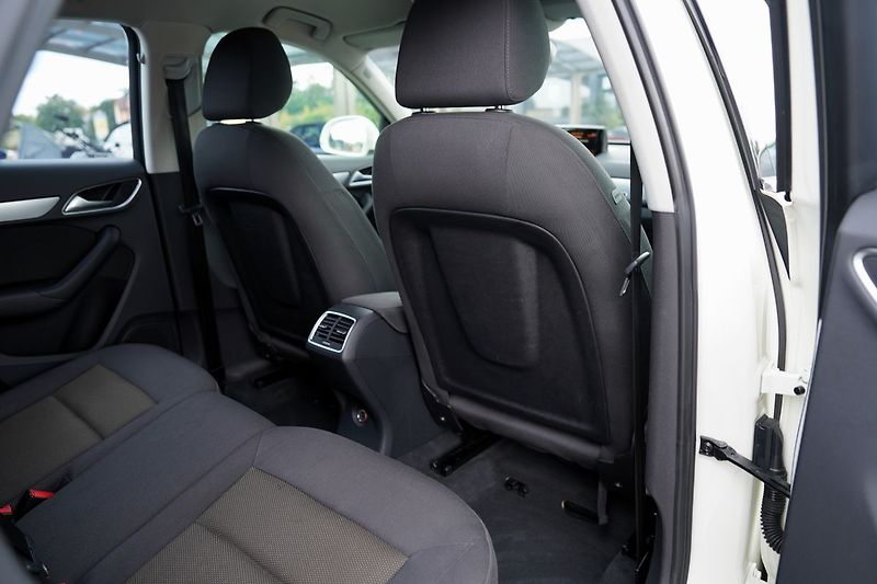 Audi Q3 2.0 TDI Quattro/automat/180 PS - fotka 29 z 38