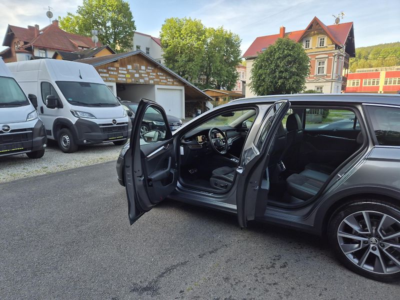 Škoda Octavia (2023) Combi Scout TDi 147kw DSG 4x4 - fotka 13 z 50