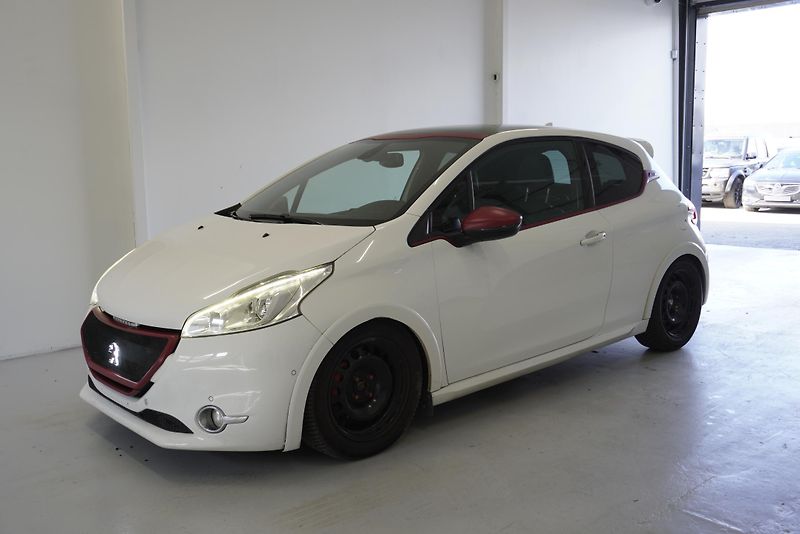 Peugeot 208 1,6 GTI 147kW THP - fotka 1 z 29