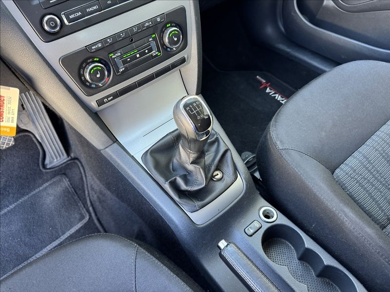 Škoda Octavia 2,0 TDI ELEGANCE tažné původČR - fotka 31 z 50