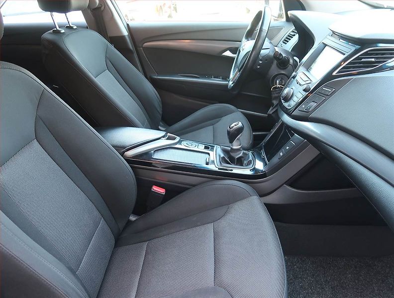 Hyundai i40 (2017) 1.7 CRDi, Serv.kniha, Navi - fotka 9 z 16