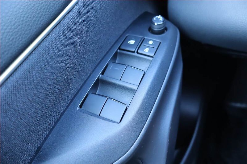Toyota Yaris (2023) Comfort Style Tech 1.5 VVT-i - fotka 19 z 22