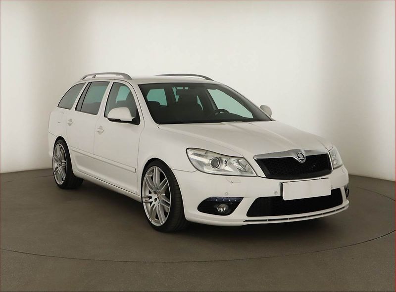 Škoda Octavia (2011) RS 2.0 TSI, Xenony, Tempomat - fotografie inzerátu