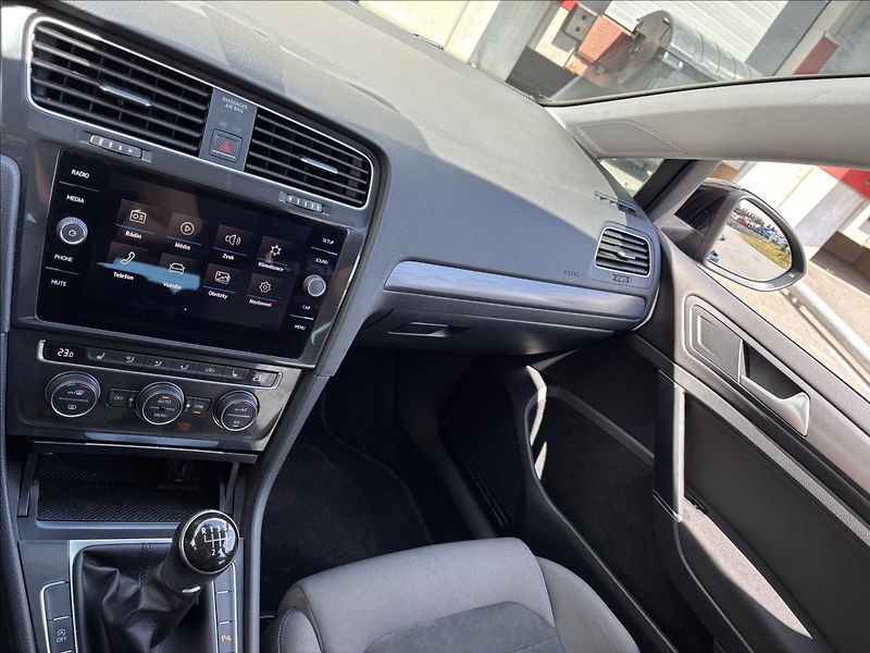 Volkswagen Golf 1,0 TSI 81 kW Comfortline - fotka 48 z 48