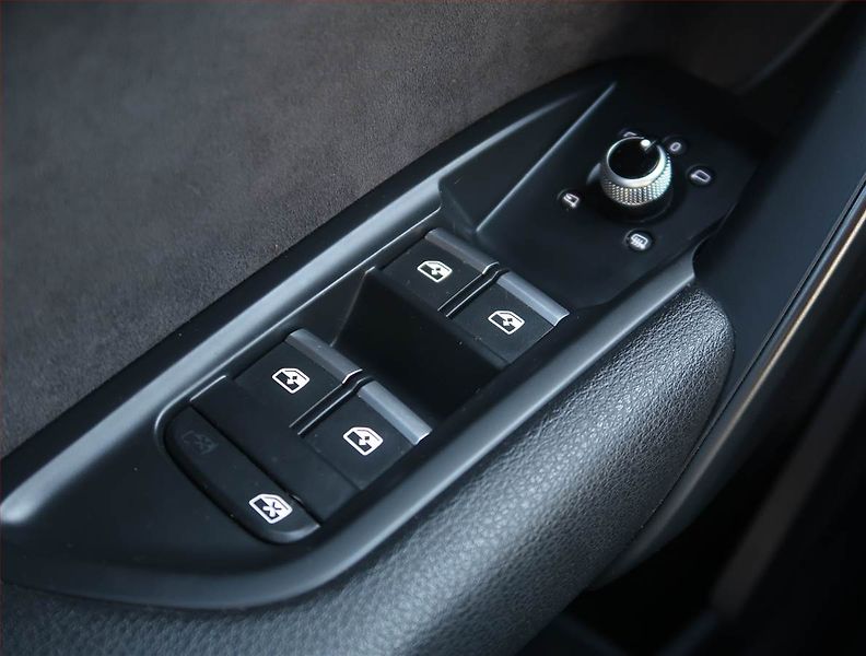 Audi Q5 (2018) S line 3.0 TDI - fotka 16 z 23